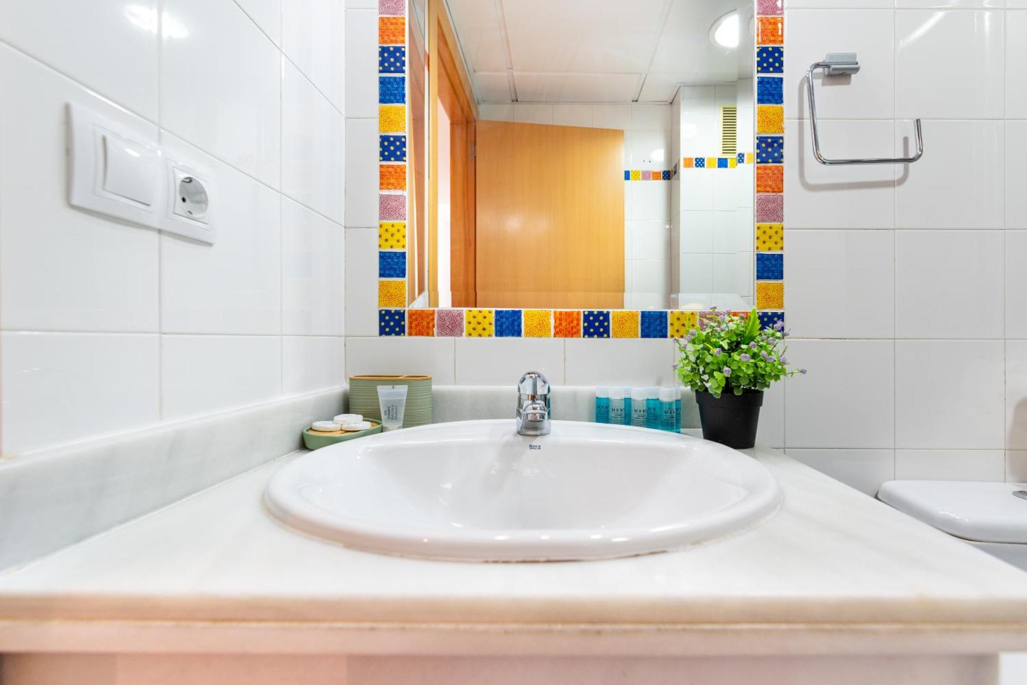 Wintowinrentals Quiet Apartment, Good Location, Free Parking Màlaga Exteriér fotografie